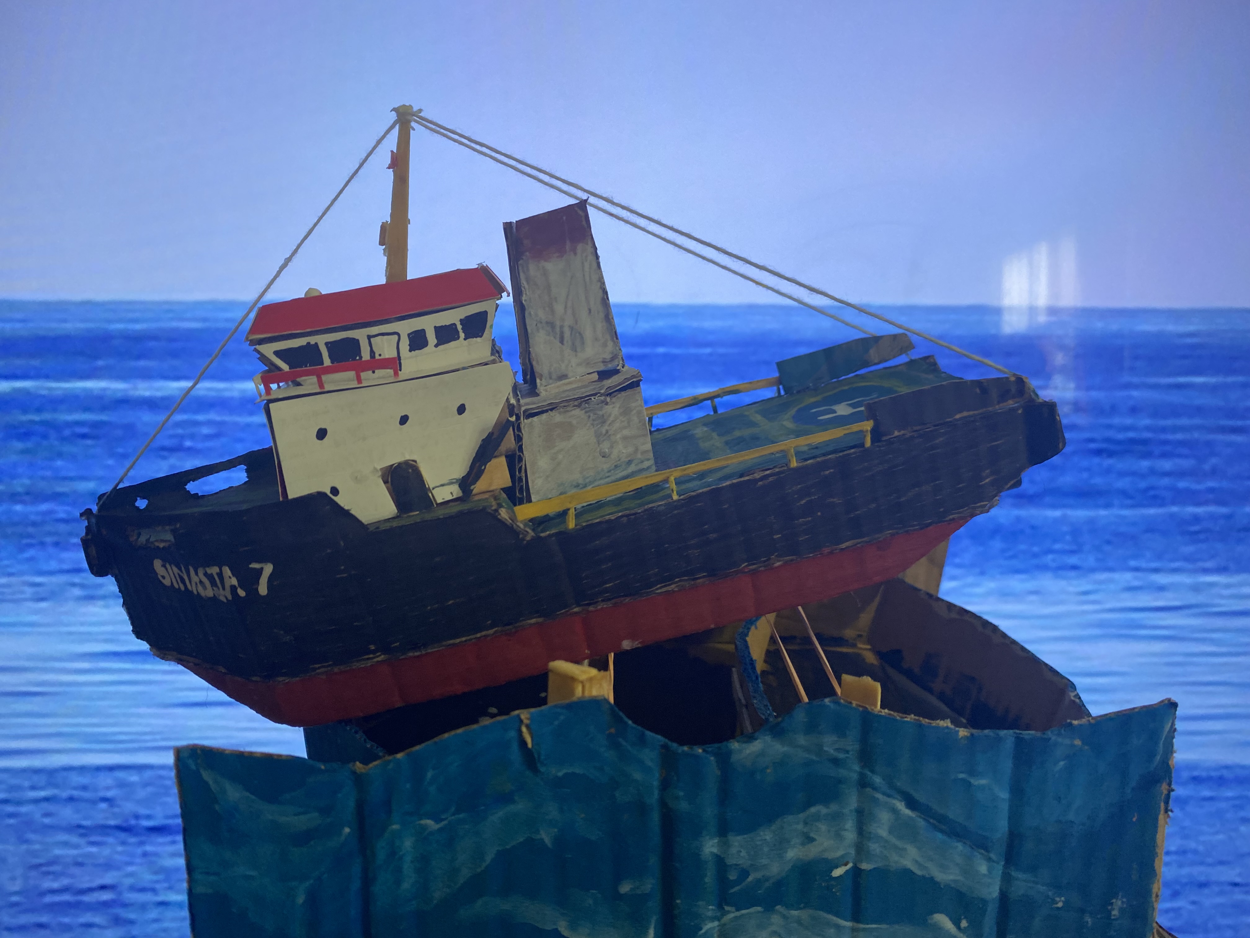 Miniatur Alutsista: Bukti Bahwa Kardus Bisa Jadi Karya Seni Berkelas
